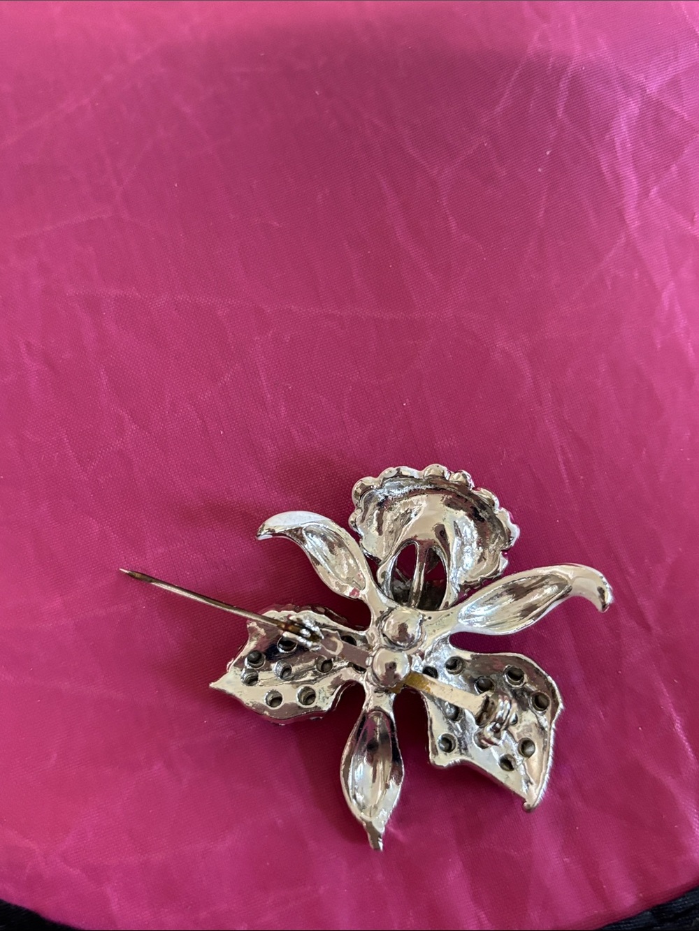 Vintage Iris & Rhinestone Pin - Picture 7 of 9